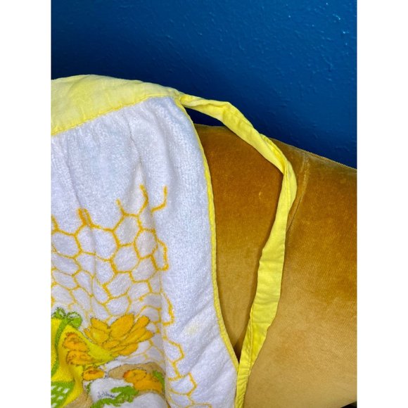 VINTAGE DISHTOWEL APRON Chicken - Yellow Trim - Hen Chicks - Excellent Condition - Picture 3 of 11